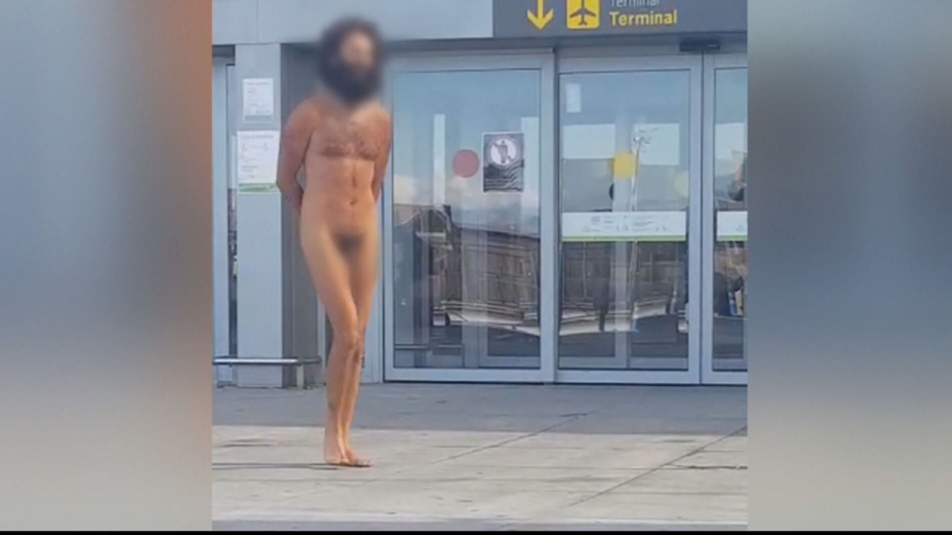 Hombre desnudo.