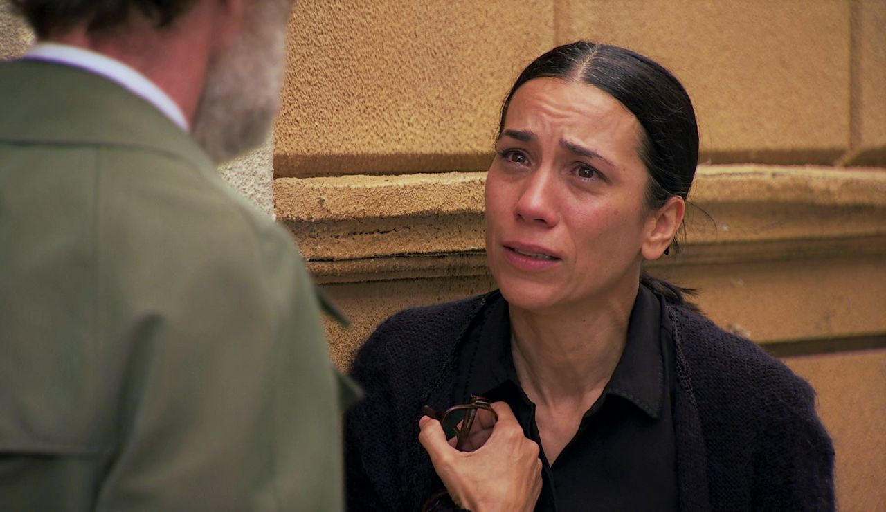 Manolita se aferra a la única persona que le puede ayudar: un vidente Manolita se aferra a la única persona que le puede ayudar: un vidente