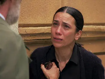 Manolita se aferra a la única persona que le puede ayudar: un vidente Manolita se aferra a la única persona que le puede ayudar: un vidente