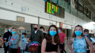 Varios turistas llegan al aeropuerto de Fuerteventura Varios turistas llegan al aeropuerto de Fuerteventura