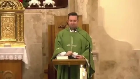 El reproche de Emilio Monte, cura de Valdepeñas, a los parroquianos: "Faltan 600.000 euros" El reproche de Emilio Monte, cura de Valdepeñas, a los parroquianos: "Faltan 600.000 euros"