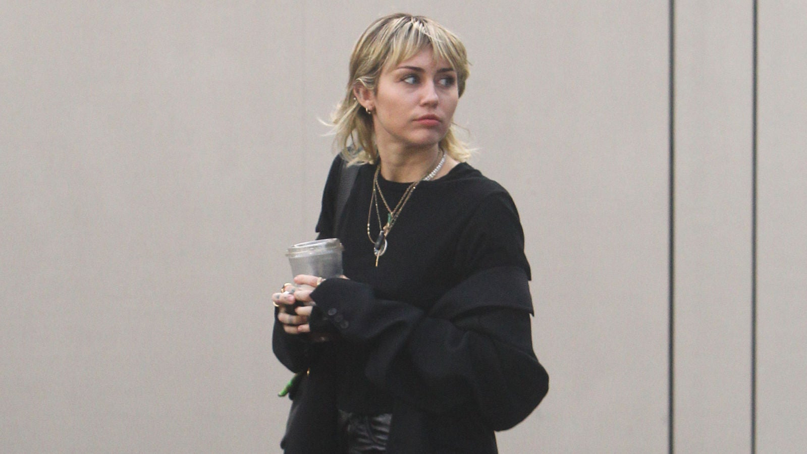 La durísima confesión de Miley Cyrus sobre su recaída en el alcohol durante la pandemia: 