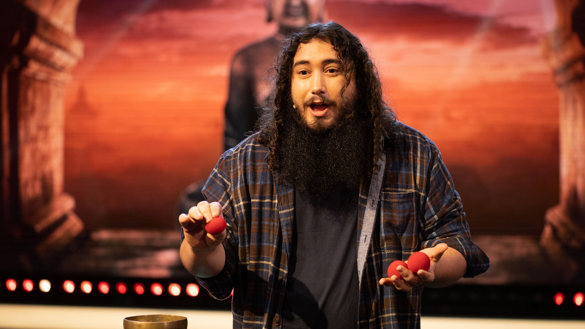 Xulio Merino sorprende en 'El Hormiguero 3.0' con su magia 'tibetana' por primera vez en televisi&oacute;n