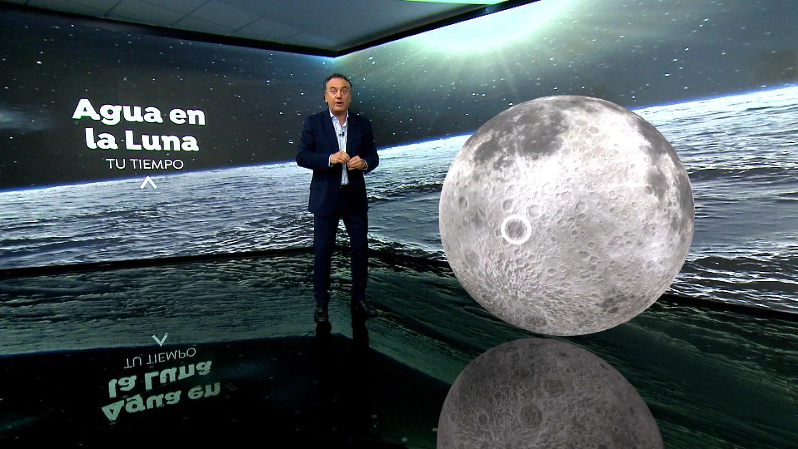 Geólogo habla sobre el descubrimiento de agua en la luna. Geólogo habla sobre el descubrimiento de agua en la luna.