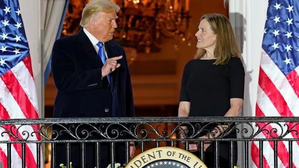 Donald Trump y Amy Barret Donald Trump y Amy Barret