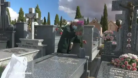 Los vecinos de Alcalá del Valle, en Cádiz, irán de visita al cementerio por turnos tras un sorteo por el coronavirus Los vecinos de Alcalá del Valle, en Cádiz, irán de visita al cementerio por turnos tras un sorteo por el coronavirus
