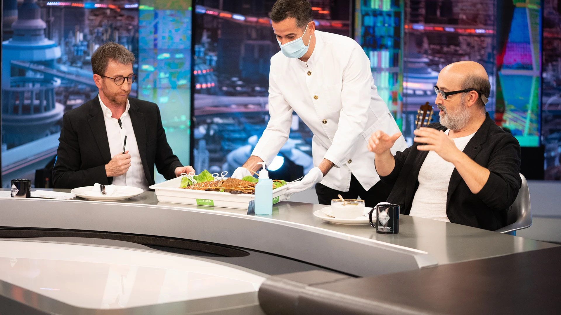 Caviar y langosta, el primer privilegio de Javier Cámara como invitado Platino de 'El Hormiguero 3.0'