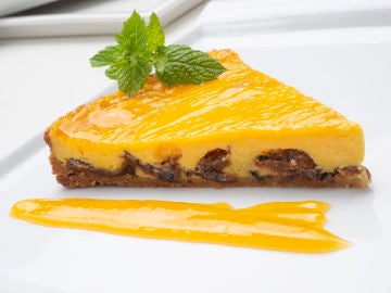 Receta de tarta de ciruelas pasas, "un clásico" del restaurante de Karlos Arguiñano