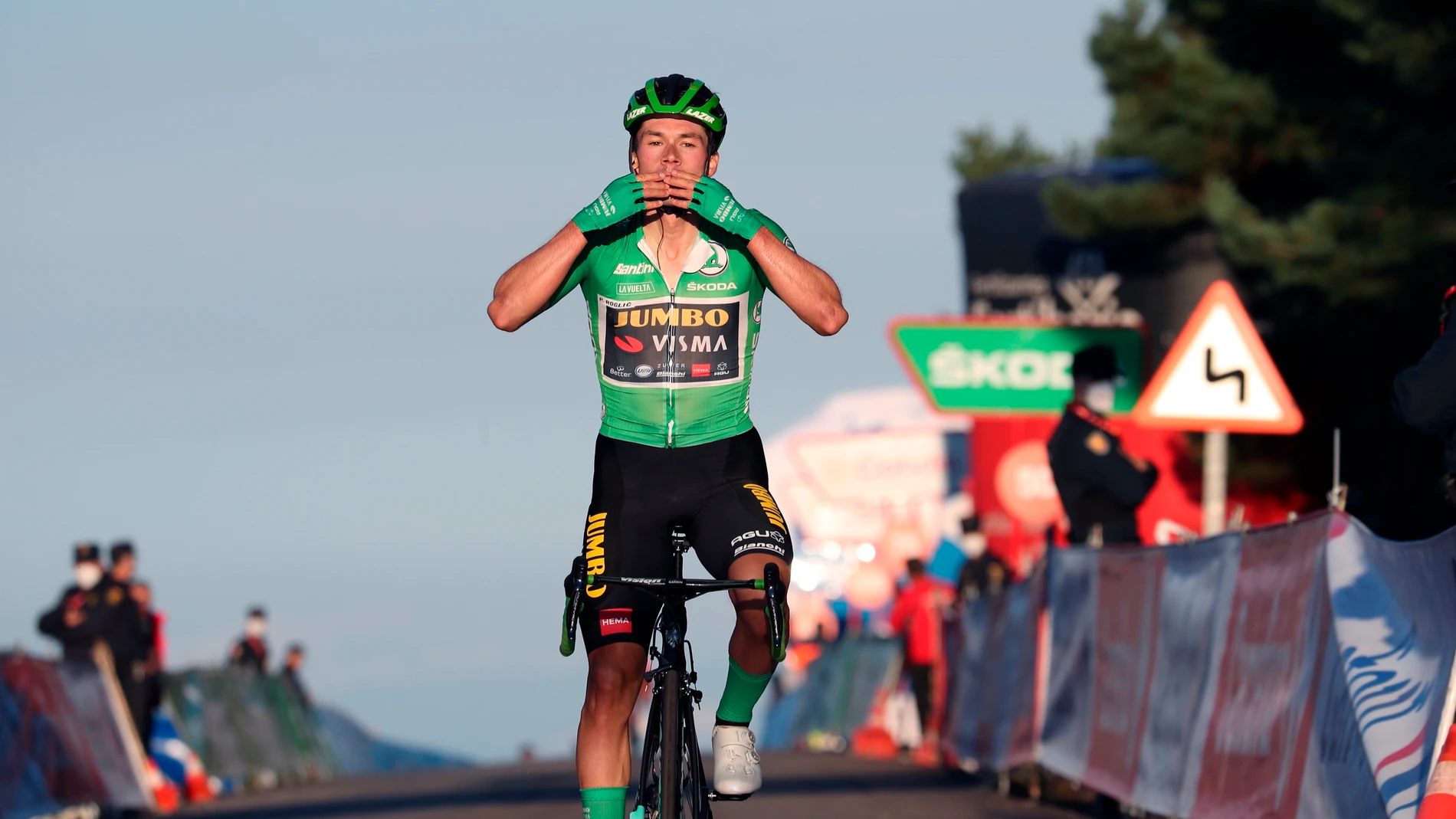 El esloveno Primoz Roglic celebra la victoria en la etapa 8 de la Vuelta a España El esloveno Primoz Roglic celebra la victoria en la etapa 8 de la Vuelta a España