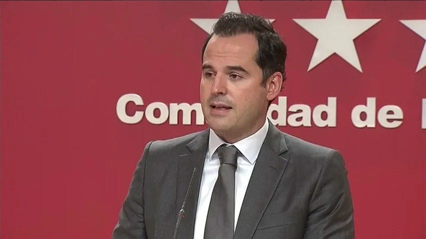 Isabel Díaz Ayuso decidirá si confina la Comunidad de Madrid tras la reunión con Castilla y León y Castilla-La Mancha Isabel Díaz Ayuso decidirá si confina la Comunidad de Madrid tras la reunión con Castilla y León y Castilla-La Mancha