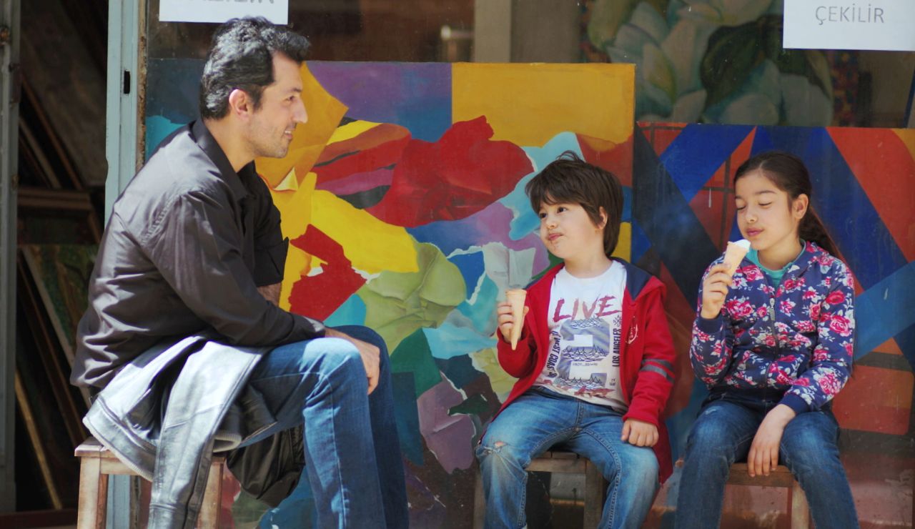 Nisan y Doruk descolocan a Arif con su pregunta más difícil: ¿De quién está enamorado? Nisan y Doruk descolocan a Arif con su pregunta más difícil: ¿De quién está enamorado?
