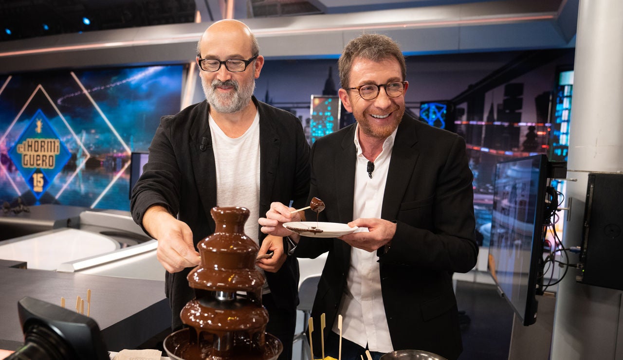 La aplaudida dedicatoria de Javier Cámara en 'El Hormiguero 3.0' a toda la gente que sigue consumiendo cultura La aplaudida dedicatoria de Javier Cámara en 'El Hormiguero 3.0' a toda la gente que sigue consumiendo cultura