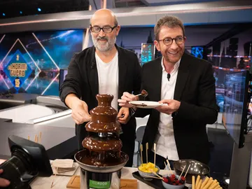 La aplaudida dedicatoria de Javier Cámara en 'El Hormiguero 3.0' a toda la gente que sigue consumiendo cultura La aplaudida dedicatoria de Javier Cámara en 'El Hormiguero 3.0' a toda la gente que sigue consumiendo cultura