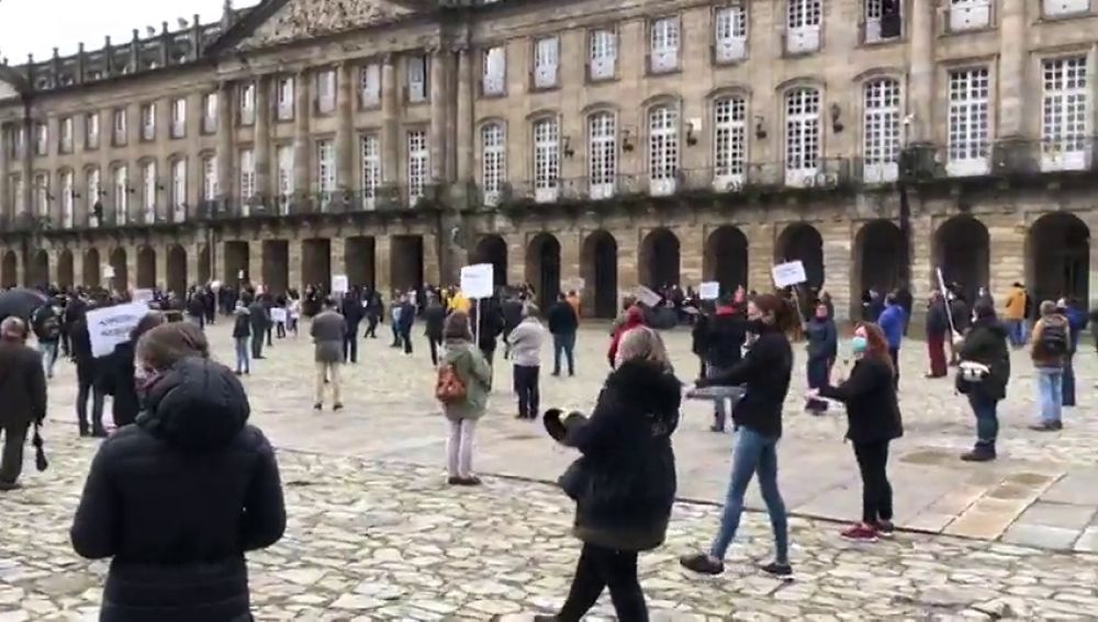 La hostelería de la comarca de Compostela sale a las calles a protestar por su situación ante el coronavirus