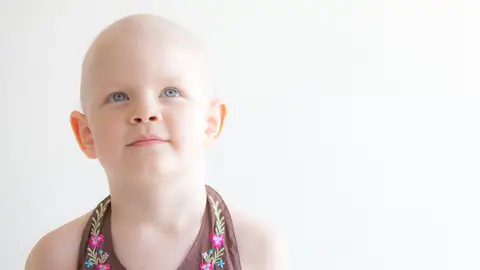 Niña enferma de cáncer Niña enferma de cáncer