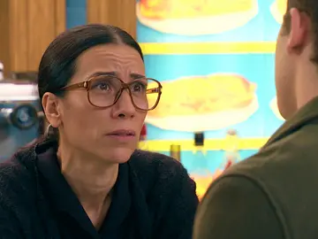 La comprometedora petición de Manolita a Manolín para avanzar en la investigación La comprometedora petición de Manolita a Manolín para avanzar en la investigación