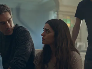 Hugo y Julia descubren la verdad sobre Sergio: es un niño robado Hugo y Julia descubren la verdad sobre Sergio: es un niño robado