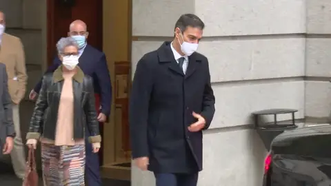 Pedro Sánchez abandona el Congreso tras la intervención del ministro de Sanidad y no asiste al debate del estado alarma Pedro Sánchez abandona el Congreso tras la intervención del ministro de Sanidad y no asiste al debate del estado alarma
