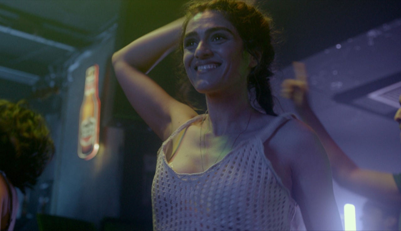 Hugo revive el pasado junto a Julia y descubre que se enamoró de ella a primera vista Hugo revive el pasado junto a Julia y descubre que se enamoró de ella a primera vista