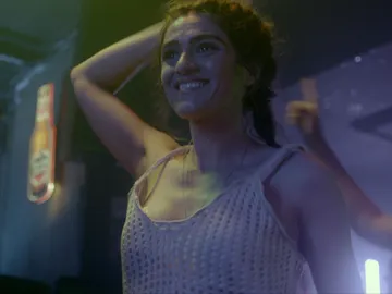 Hugo revive el pasado junto a Julia y descubre que se enamoró de ella a primera vista Hugo revive el pasado junto a Julia y descubre que se enamoró de ella a primera vista