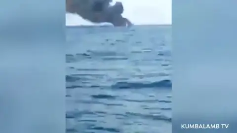 Mueren 140 personas en el cayuco que se incendió rumbo a Canarias Mueren 140 personas en el cayuco que se incendió rumbo a Canarias