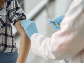 Una vacuna pediátriaca podría proteger frente al coronavirus