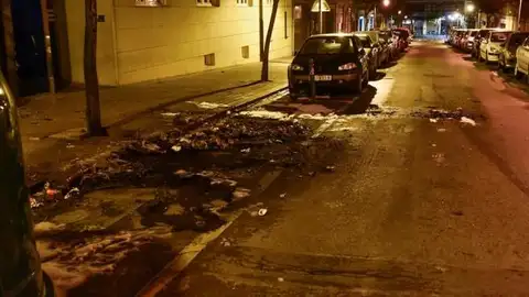 Imagen de una calle en Bilbao tras los disturbios en una protesta contra el toque de queda por el coronavirus Imagen de una calle en Bilbao tras los disturbios en una protesta contra el toque de queda por el coronavirus