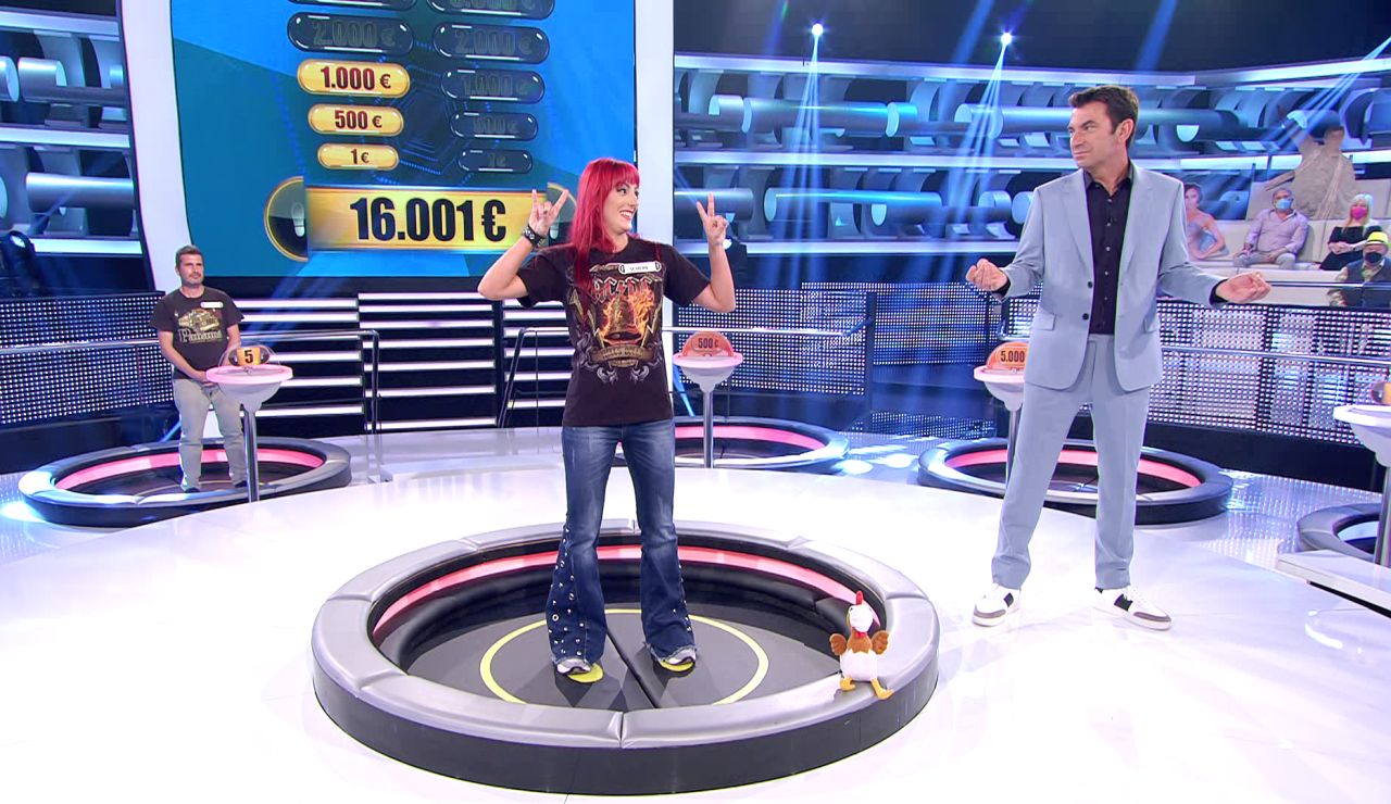 Duelo de chistes entre Arturo Valls y una concursante heavy en ‘¡Ahora caigo!’ Duelo de chistes entre Arturo Valls y una concursante heavy en ‘¡Ahora caigo!’