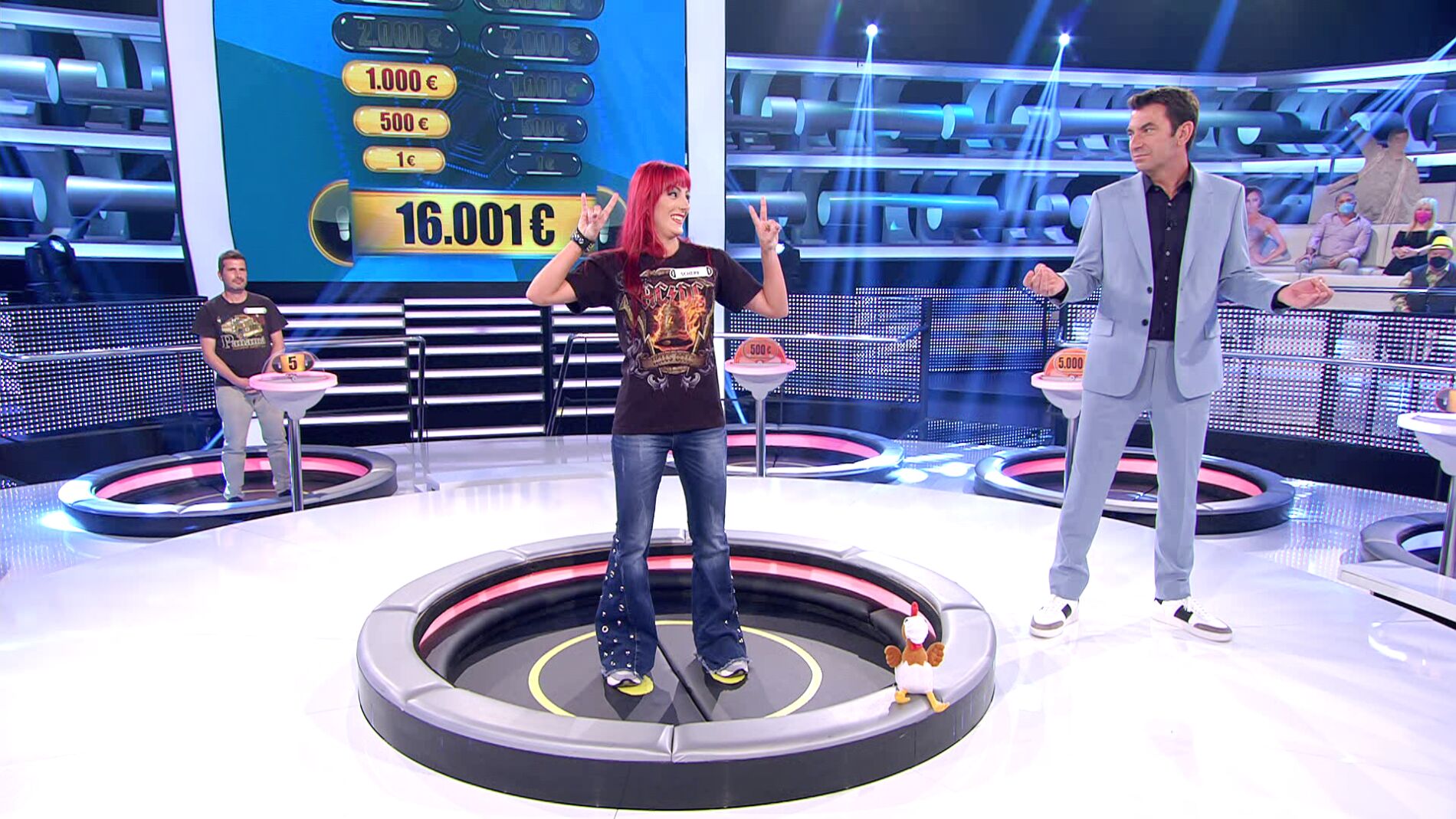 Duelo de chistes entre Arturo Valls y una concursante heavy en &lsquo;&iexcl;Ahora caigo!&rsquo; 