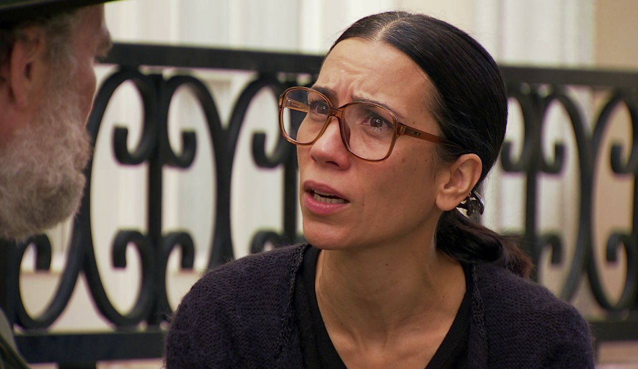 El vidente renuncia a ayudar a Manolita y le da una última pista para continuar su propia investigación El vidente renuncia a ayudar a Manolita y le da una última pista para continuar su propia investigación