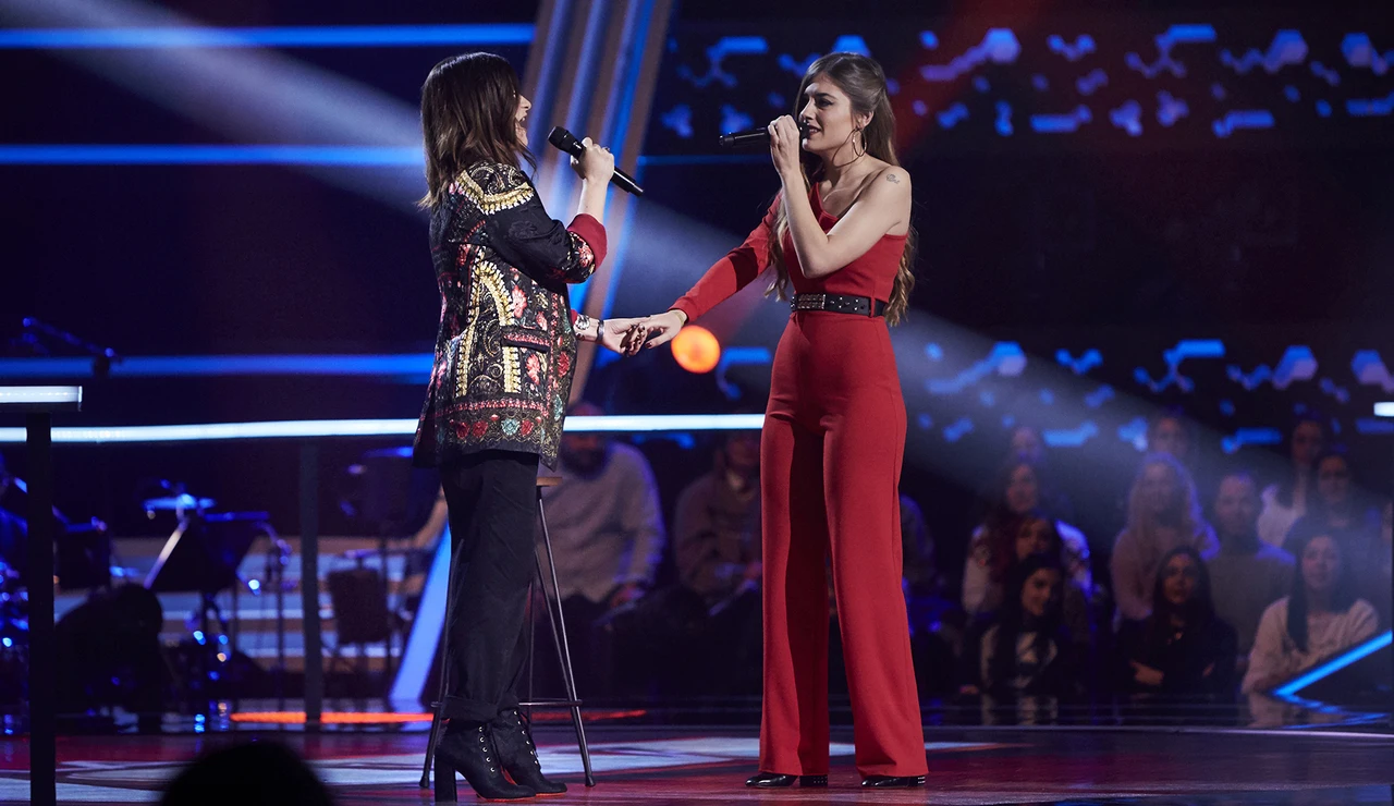 Laura Pausini y Cristina Montoya enamoran cantando juntas 'Nadie ha dicho' en los Asaltos de 'La Voz'