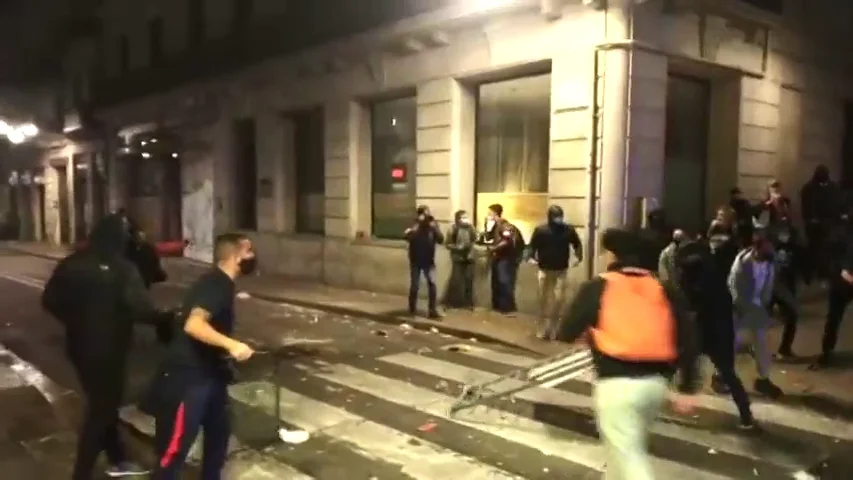 REEMPLAZO Disturbios en una manifestaci&oacute;n 'negacionista' convocada en Barcelona 
