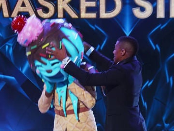 Una estrella de Youtube revela su identidad bajo la m&aacute;scara de 'El Helado' en 'The Masked Singer USA'
