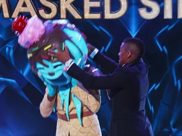 Una estrella de Youtube revela su identidad bajo la máscara de 'El Helado' en 'The Masked Singer USA' Una estrella de Youtube revela su identidad bajo la máscara de 'El Helado' en 'The Masked Singer USA'