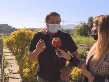 Se lleva por error a una niña que no es su hija. Se lleva por error a una niña que no es su hija.