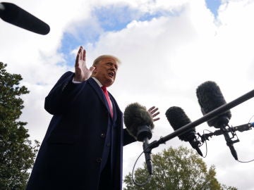 Donald Trump, presidente de los Estados Unidos, comparece ante los medios