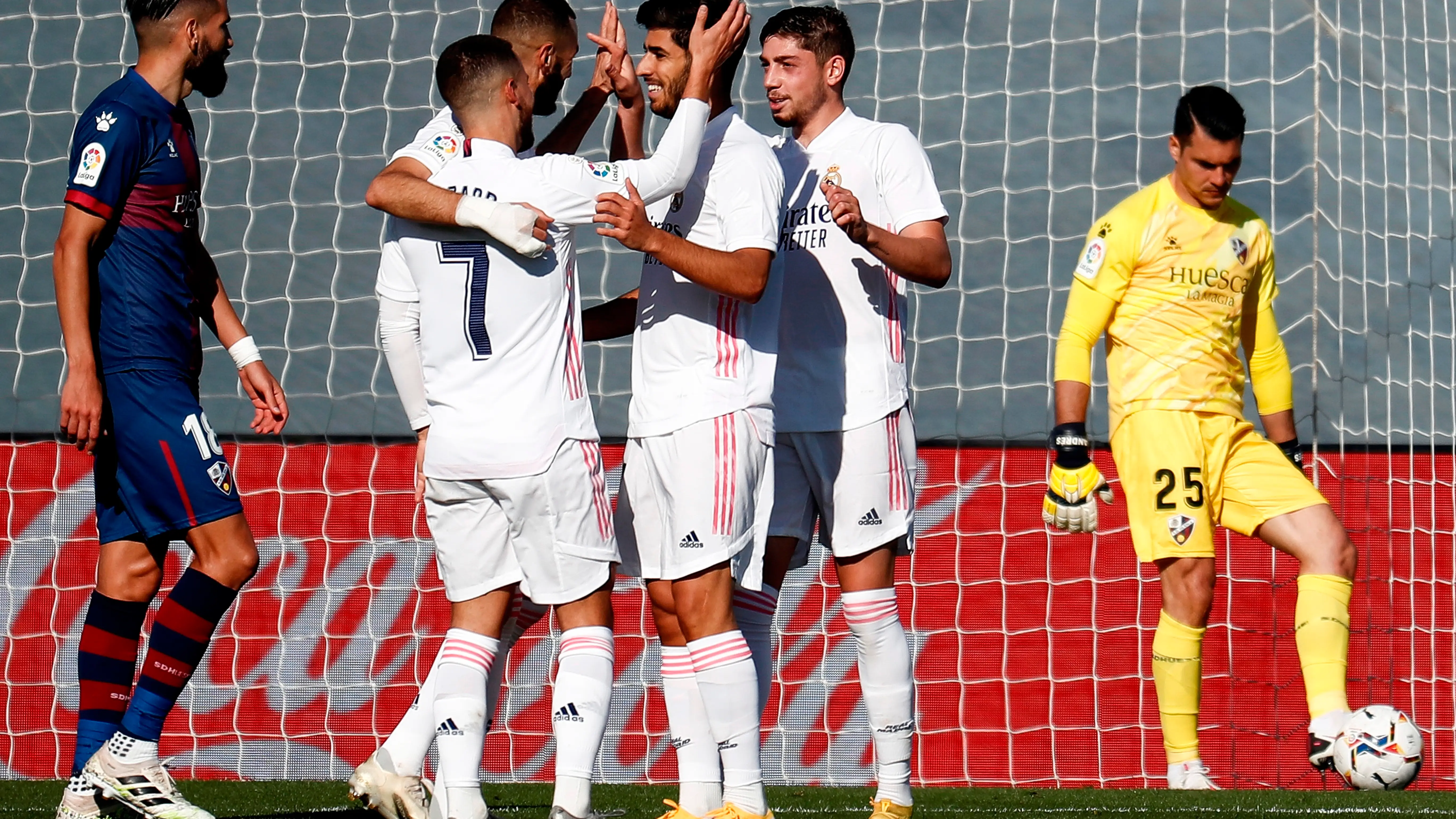 Los jugadores del Real Madrid celebran un gol