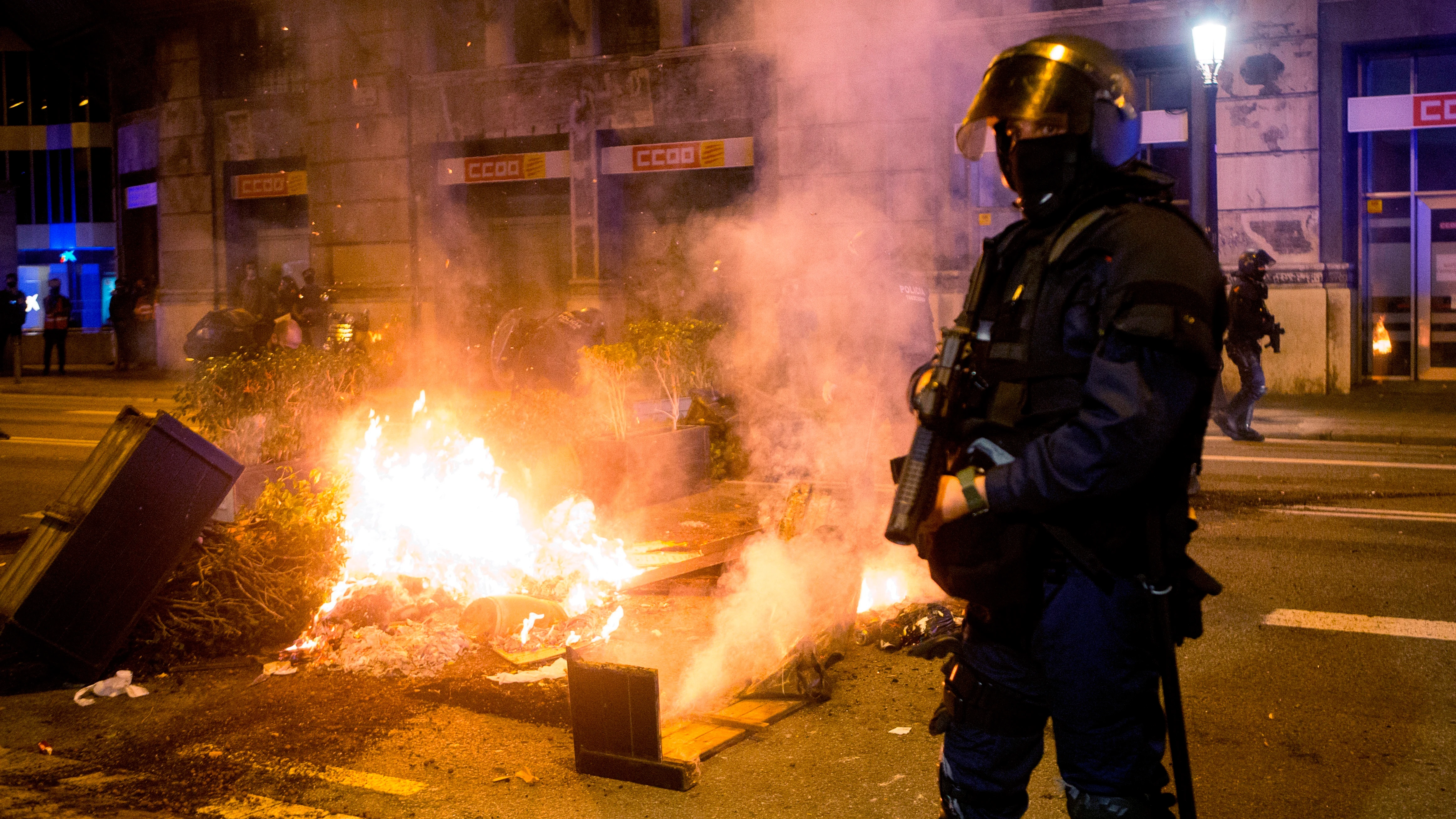 Altercados en el centro de Barcelona tras una manifestación negacionista Altercados en el centro de Barcelona tras una manifestación negacionista
