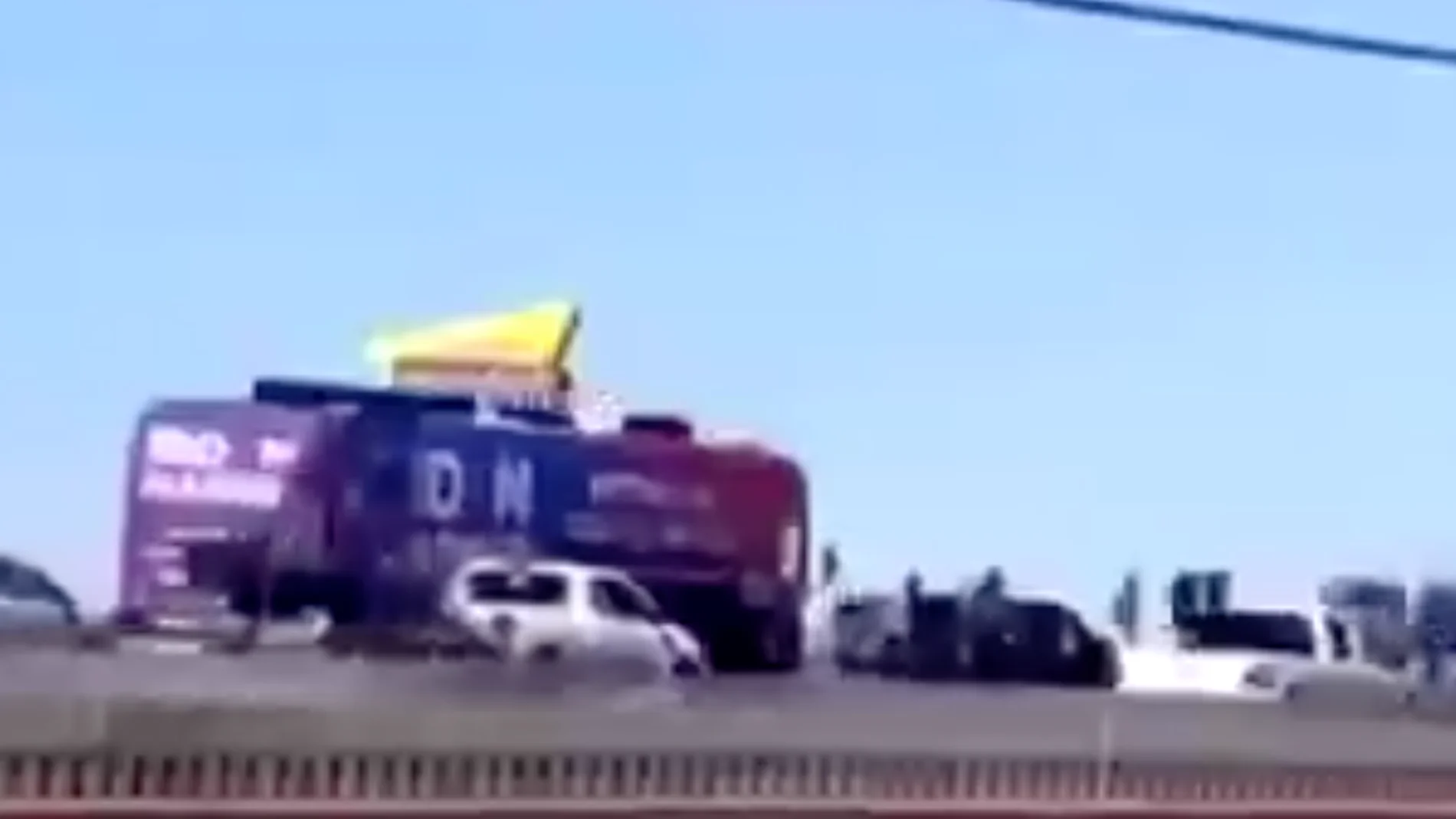 Los 'trenes de Trump' rodean el autobús de campaña de Joe Biden Los 'trenes de Trump' rodean el autobús de campaña de Joe Biden