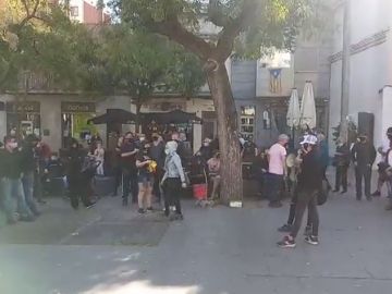 Unas 60 personas se concentran en Barcelona contra las 