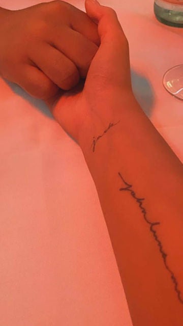 Tatuaje de Chrissy Teigen en honor a Jack 