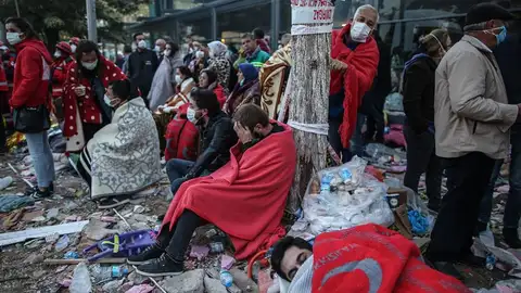 Víctimas del terremoto en Turquía. Víctimas del terremoto en Turquía.