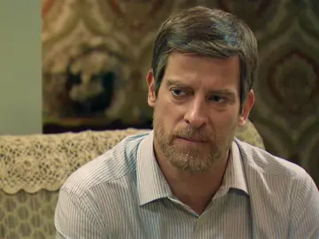 Marcelino pierde los papeles ante la perseverancia de Manolita Marcelino pierde los papeles ante la perseverancia de Manolita