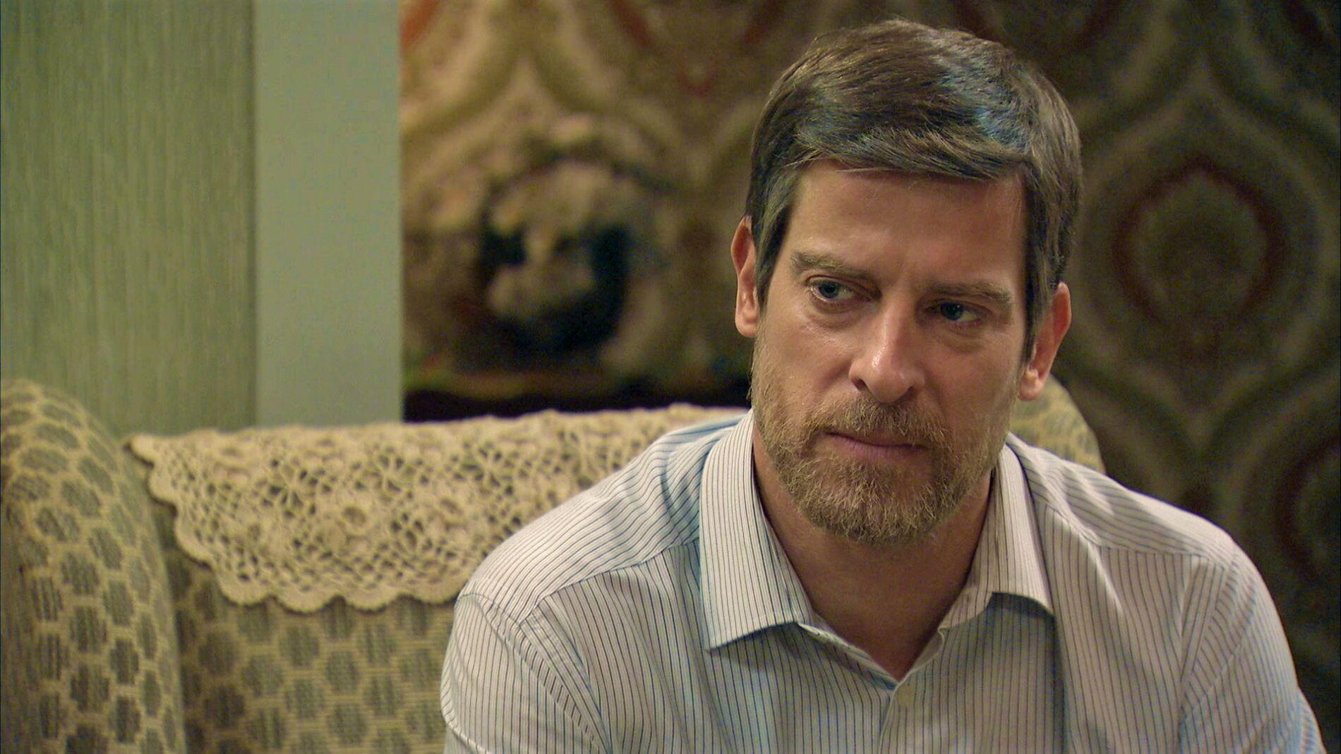 Marcelino pierde los papeles ante la perseverancia de Manolita 