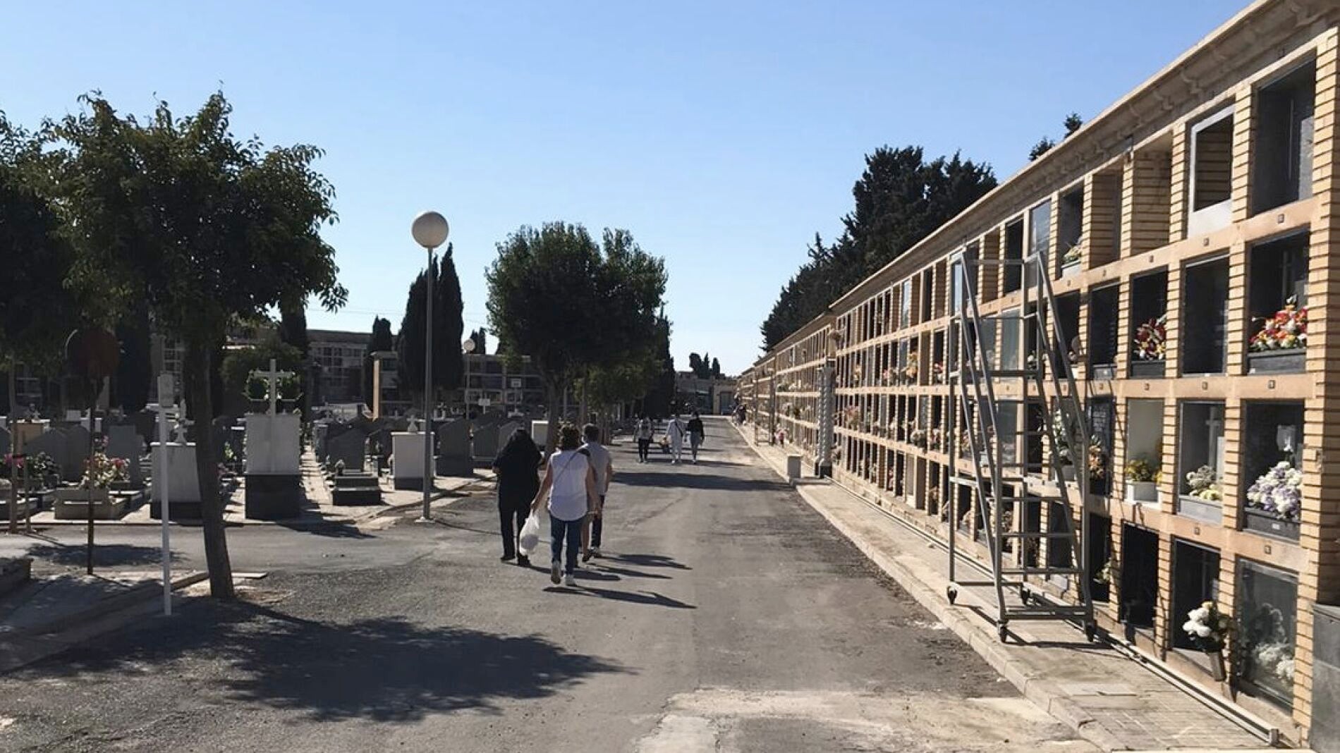 Nichos de un cementerio municipal 