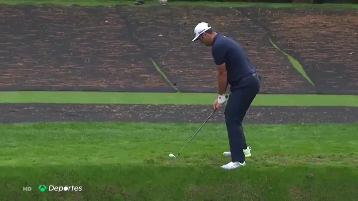 El incre&iacute;ble hoyo en uno de Jon Rham atravesando el agua con la bola antes del Masters de Augusta