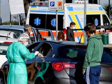Pruebas de PCR en coches por el coronavirus