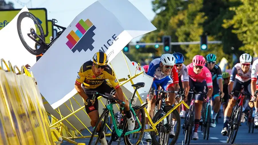 Groenewegen, suspendido 9 meses por provocar la terrible caída de Jakobsen en el Tour de Polonia Groenewegen, suspendido 9 meses por provocar la terrible caída de Jakobsen en el Tour de Polonia