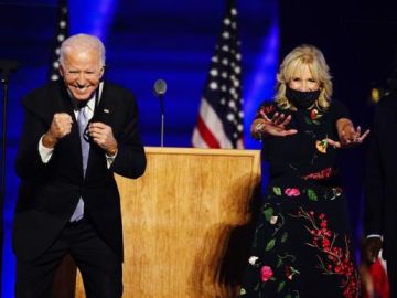 Joe Biden y Jill Biden en un acto electoral