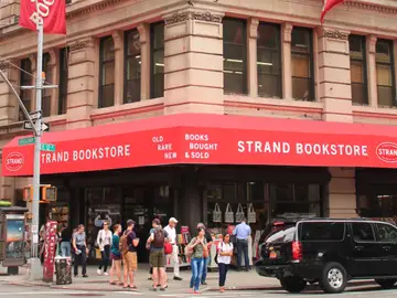 Los vecinos de Nueva York acuden en masa para salvar la mítica librería Strand de Broadway Los vecinos de Nueva York acuden en masa para salvar la mítica librería Strand de Broadway